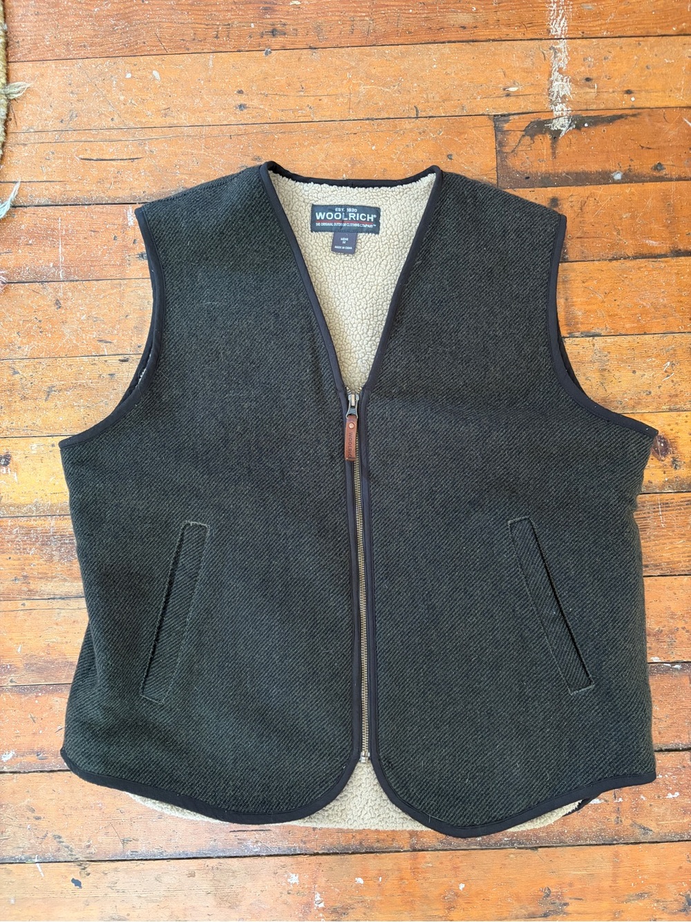Vintage Woolrich khaki green wool blend sherpa lined zip up vest M